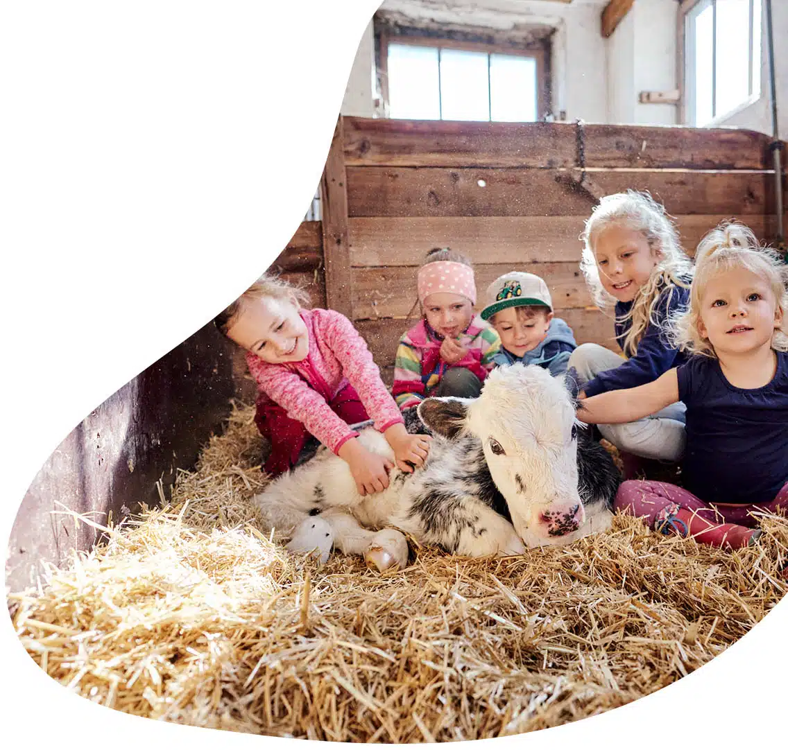 Glückliche Kinder am Bauernhofurlaub - Erlebnisbauernhöfe Altenmarkt